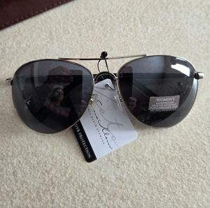 Womens SAV-Victoria Kline Aviator Style Sunglasses Brand New With Tags Attached